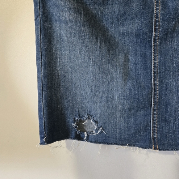 HIDDEN Distressed Denim Skirt. Size Medium - Picture 5 of 13